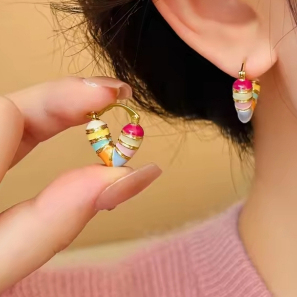 Heart Earrings - Picture 6 of 7